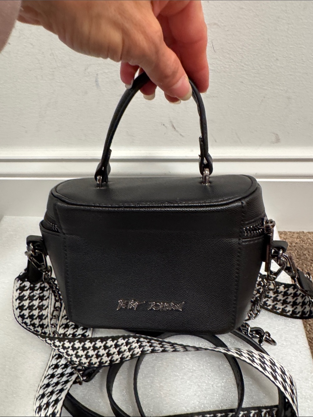 Betsey Johnson XOHALEN Vanity Case stud design & pouch crossbody bag - Picture 7 of 9